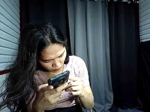 Snapshot of xwildflowerx chatting on November 23, 2025, 12:10 am xwildflowerx online show from November 23, 2025, 12:10 am