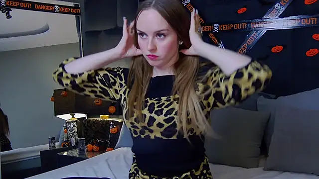 MollyMazer online show from November 2, 2025, 9:11 am