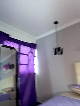 Snapshot of Maddifox_ chatting on November 15, 2025, 9:00 pm Maddifox online show from November 15, 2025, 9:00 pm