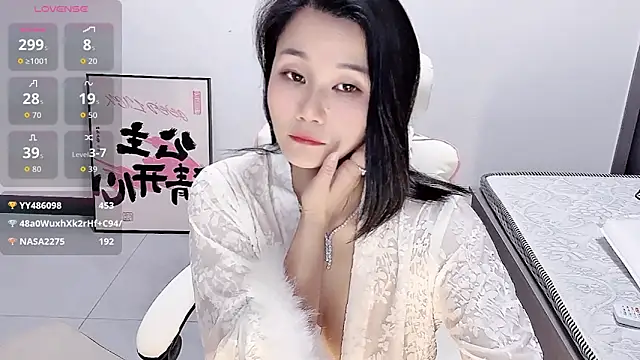 Snapshot of Bloo3iss chatting on November 16, 2025, 3:17 pm Bloo3iss online show from November 16, 2025, 3:17 pm