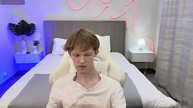 Snapshot of Fakeangel87 chatting on November 2, 2025, 10:50 am Fakeangel87 online show from November 2, 2025, 10:50 am