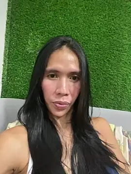 bellaUtops online show from December 4, 2025, 6:38 pm