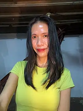 Snapshot of bellaUtops chatting on May 23, 2026, 2:10 pm bellaUtops online show from May 23, 2026, 2:10 pm