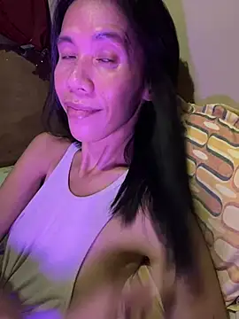 Snapshot of bellaUtops chatting on June 10, 2026, 6:12 am bellaUtops online show from June 10, 2026, 6:12 am