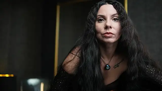 Snapshot of GiaEasyIce chatting on December 2, 2025, 8:04 pm GiaEasyIce online show from December 2, 2025, 8:04 pm