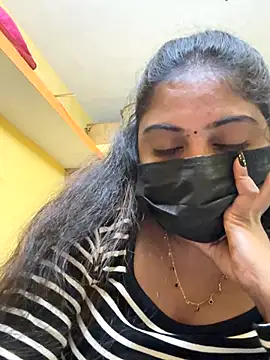 Tamil Hot Varshu online show from January 6, 2026, 5:27 pm