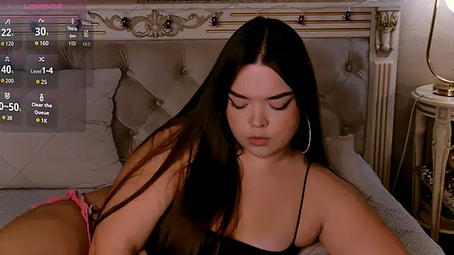 NaomiAster online show from November 4, 2025, 9:52 am