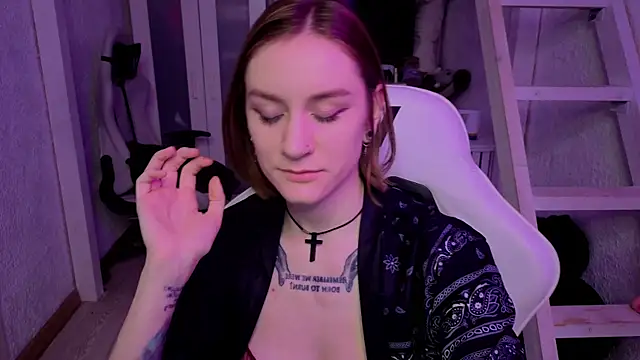 RetroMarie online show from December 1, 2025, 9:42 pm