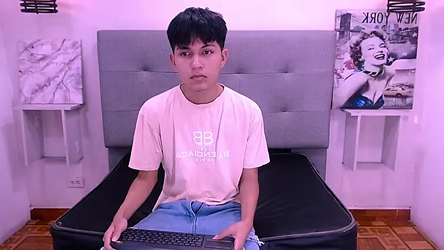 Snapshot of Mortelle_ chatting on November 11, 2025, 2:28 pm Mortelle online show from November 11, 2025, 2:28 pm