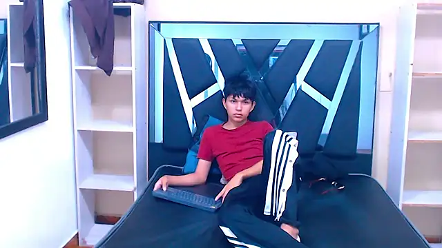 Snapshot of Mortelle_ chatting on January 15, 2026, 12:10 pm Mortelle online show from January 15, 2026, 12:10 pm