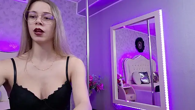 GracieCute online show from November 25, 2025, 4:56 am