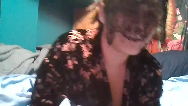 Buttercup2001 online show from November 1, 2025, 3:41 am