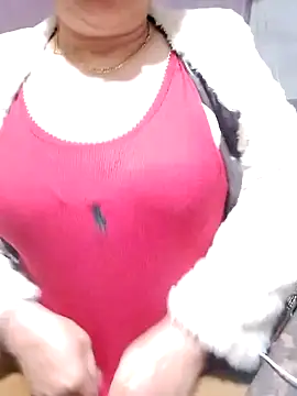 Snapshot of small-house123 chatting on November 25, 2025, 1:05 am small-house123 online show from November 25, 2025, 1:05 am