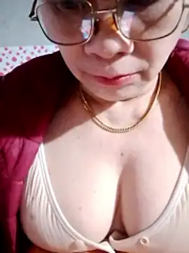 small-house123 online show from January 8, 2026, 11:29 pm