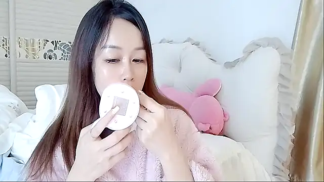 lookbyby online show from December 16, 2025, 3:55 am