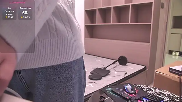 Abby-6 online show from November 1, 2025, 3:03 pm