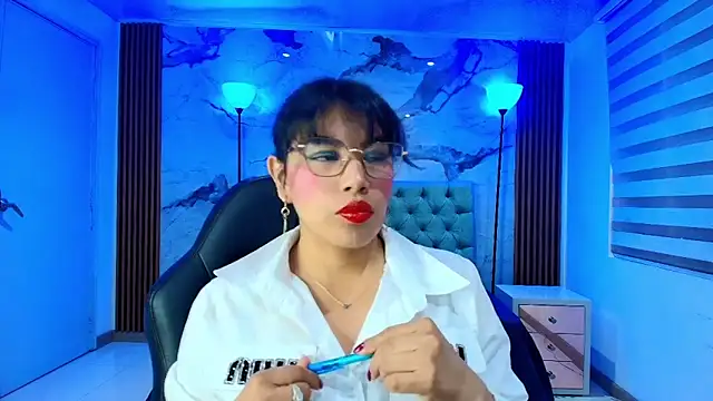 EsmeraldaChantre online show from November 19, 2025, 11:43 am