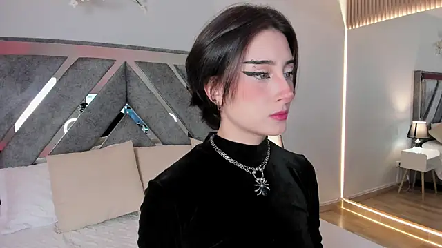 EmmaCollins    online show from November 25, 2025, 12:16 pm