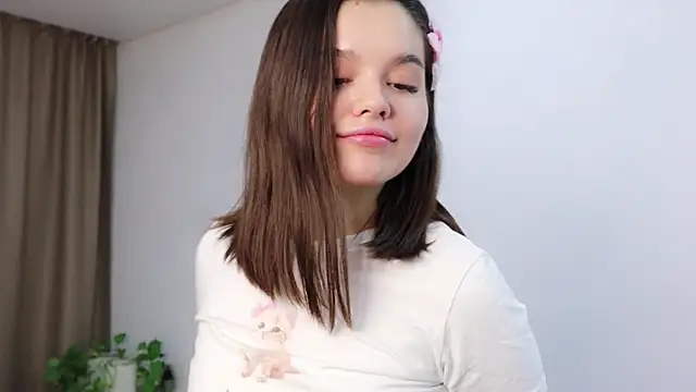 Xo Laura online show from November 5, 2025, 8:36 am