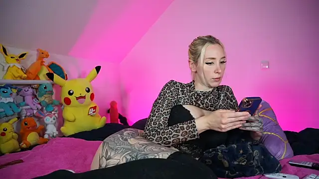 Snapshot of StellaCinderella chatting on October 22, 2025, 1:33 pm StellaCinderella online show from October 22, 2025, 1:33 pm