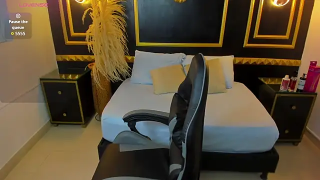 Snapshot of shanel_smithh chatting on December 22, 2025, 12:24 pm shanel smithh online show from December 22, 2025, 12:24 pm