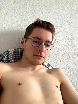 NudistenDavid online show from November 3, 2025, 1:01 pm