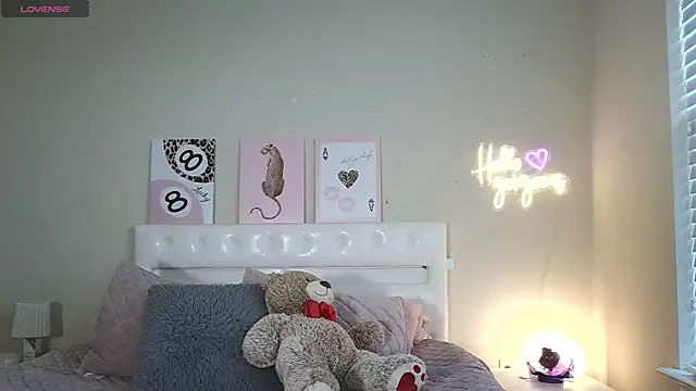 Perlafit1 online show from November 11, 2025, 9:59 pm