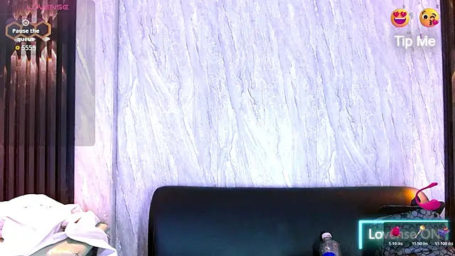 Snapshot of CriisBrown_ chatting on January 14, 2026, 10:21 am CriisBrown online show from January 14, 2026, 10:21 am