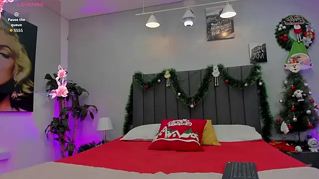 maddy  moon online show from December 18, 2025, 3:56 am