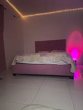 EmillieX online show from February 10, 2026, 1:21 am