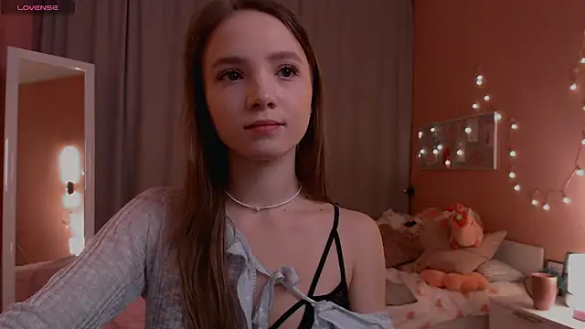 Adria Arjona online show from January 7, 2026, 7:33 am