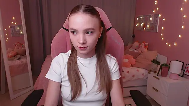 Adria Arjona online show from January 14, 2026, 7:36 am