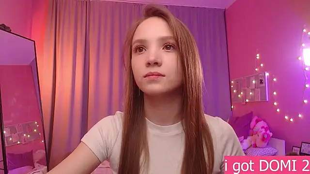 Snapshot of Adria_Arjona chatting on May 20, 2026, 7:36 am Adria Arjona online show from May 20, 2026, 7:36 am
