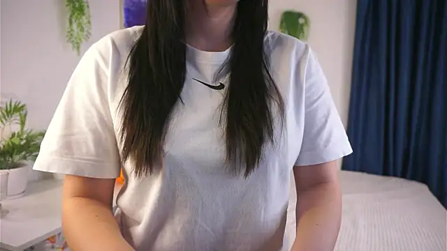 Snapshot of KittyVices chatting on November 3, 2025, 3:46 pm KittyVices online show from November 3, 2025, 3:46 pm