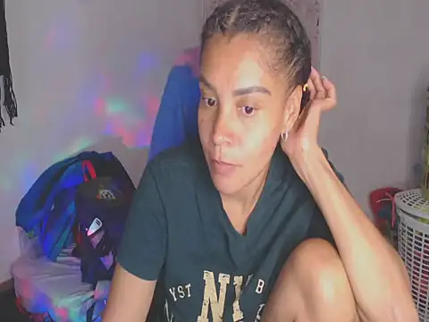 shayna cute online show from June 5, 2026, 6:52 am