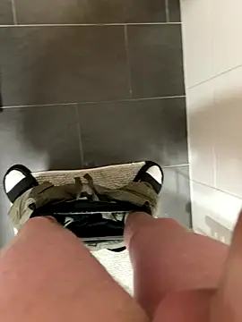 Snapshot of timtom19 chatting on November 18, 2025, 4:11 pm timtom19 online show from November 18, 2025, 4:11 pm