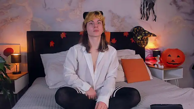 MattMarnee online show from November 7, 2025, 12:27 pm