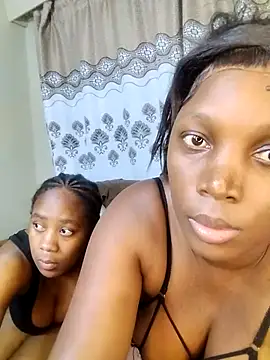 SexyLipss  online show from April 18, 2026, 7:58 pm