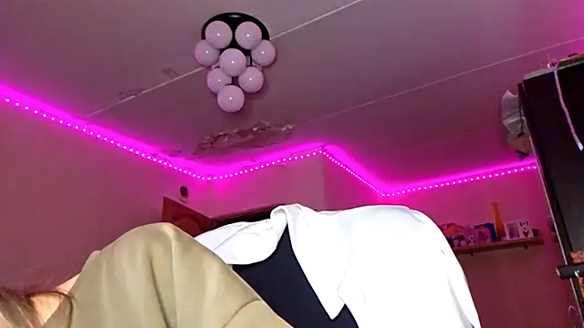 KarinRobertson online show from February 5, 2026, 5:06 pm