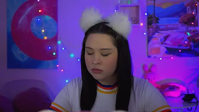 TinaBakers  online show from November 3, 2025, 1:01 pm