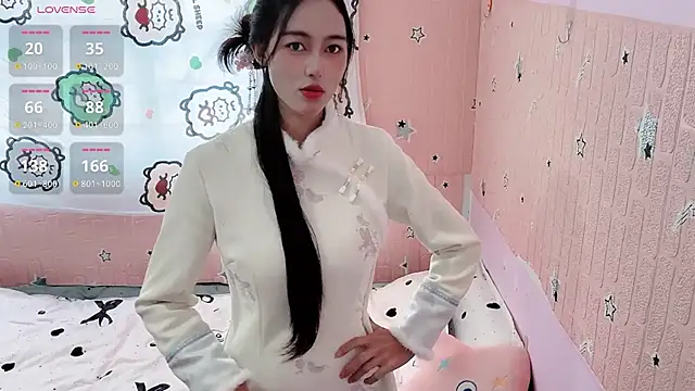 U-Ukitten online show from November 16, 2025, 4:51 am