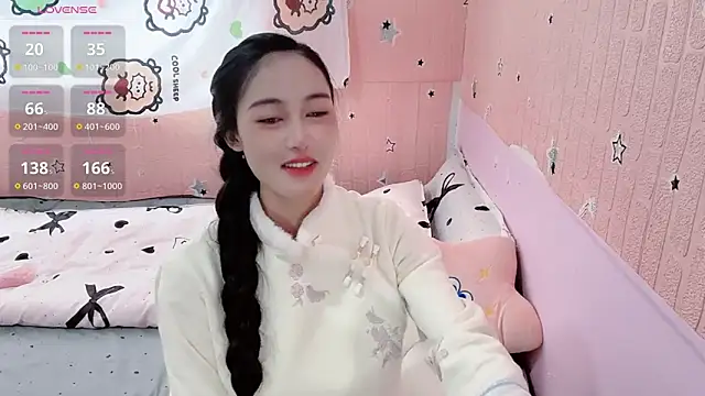 U-Ukitten online show from November 19, 2025, 8:14 am