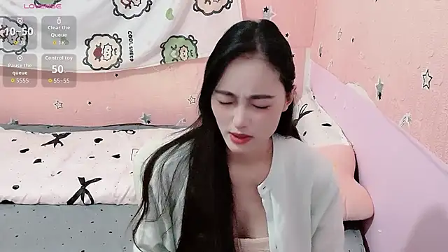 U-Ukitten online show from November 23, 2025, 11:43 am