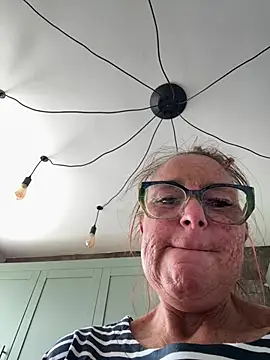 Snapshot of Angel-LinaX chatting on July 4, 2026, 8:53 am Angel-LinaX online show from July 4, 2026, 8:53 am