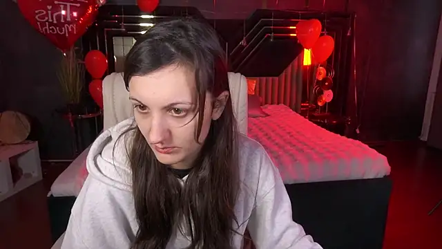 ZafiraMoonn online show from February 18, 2026, 7:04 am