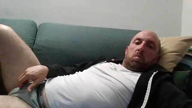 Snapshot of luca_beech88 chatting on May 5, 2026, 7:11 pm luca beech88 online show from May 5, 2026, 7:11 pm