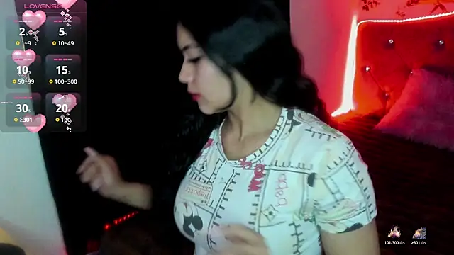 Honey-Love  online show from November 25, 2025, 1:33 pm