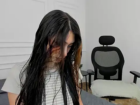 Snapshot of Ana_Muller19 chatting on November 4, 2025, 11:15 pm Ana Muller19 online show from November 4, 2025, 11:15 pm