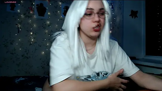 Snapshot of KotiK_meov chatting on November 23, 2025, 5:46 pm KotiK meov online show from November 23, 2025, 5:46 pm