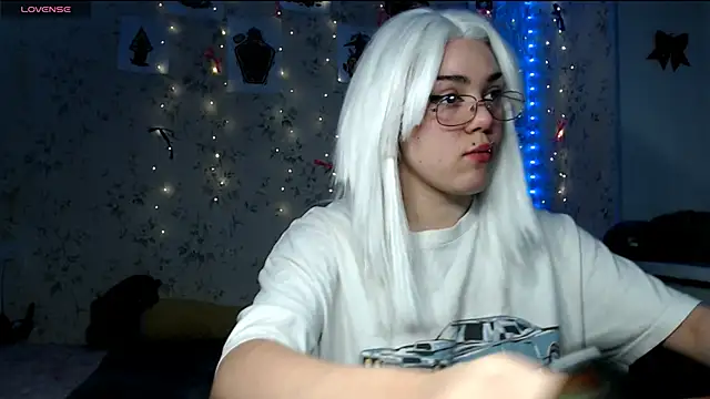 Snapshot of KotiK_meov chatting on November 24, 2025, 4:29 pm KotiK meov online show from November 24, 2025, 4:29 pm